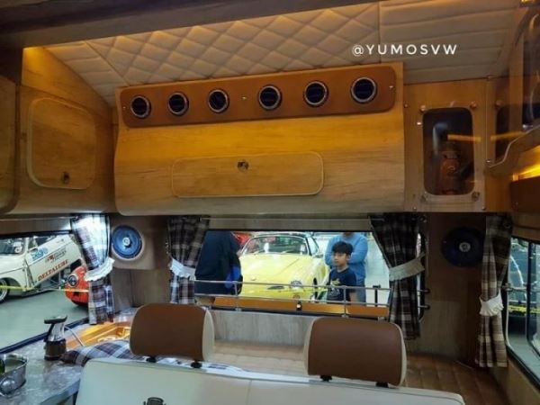 <br />
			Volkswagen T1 - кемпер из Индонезии от «Yumos Garage» (21 фото)