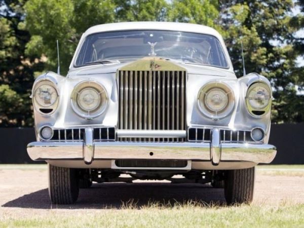 <br />
			Rolls-Royce Silver Wraith Special со встроенным унитазом (12 фото)