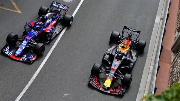 В Red Bull Racing ожидают штрафов за замену мотора в следующем сезоне