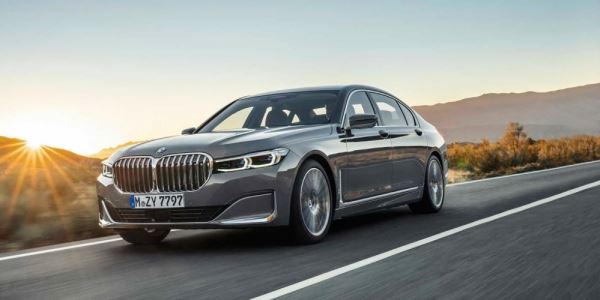 BMW представила обновленный флагманский седан 7-Series